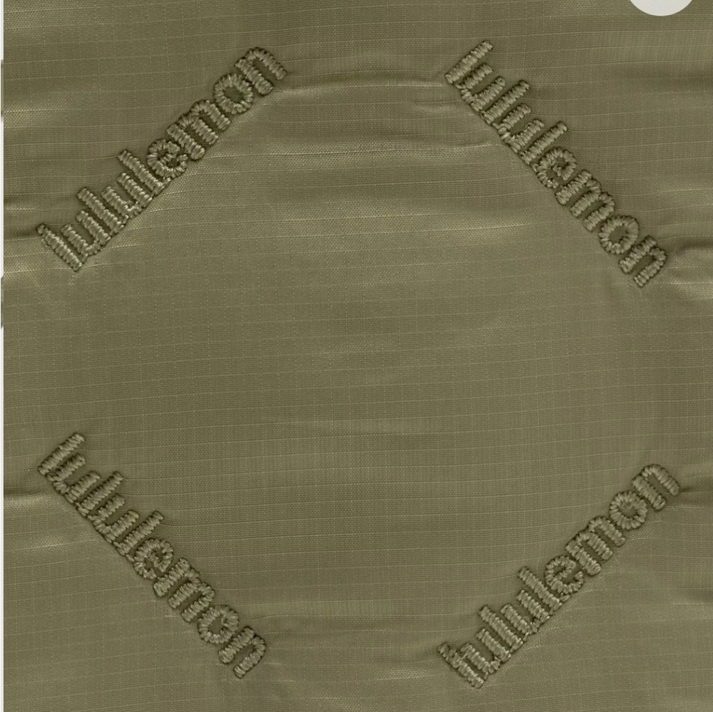 Lululemon | 1L Quilted Pleasures Phone Crossbody Bag Bay Leaf NEW WITH TAG! - Picture 5 of 13